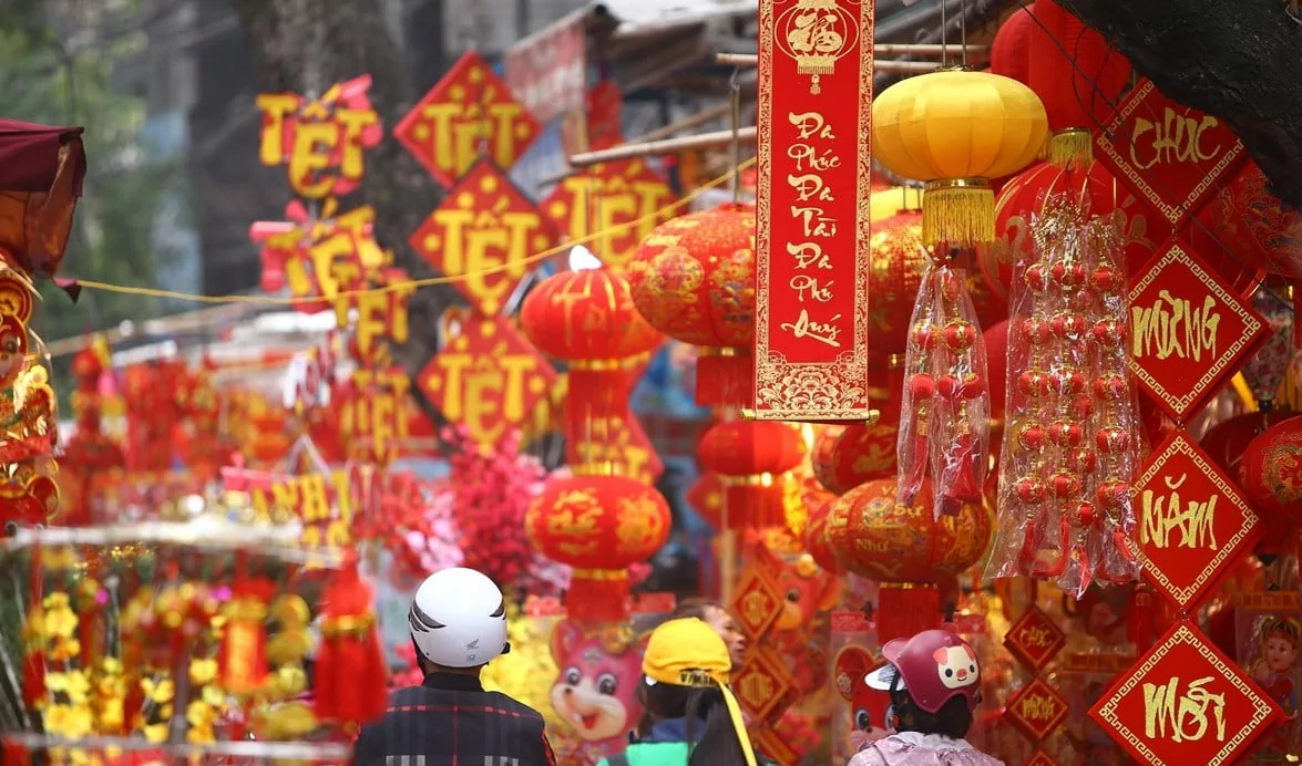 vietnamese lunar calendar tet celebration traditional decorations